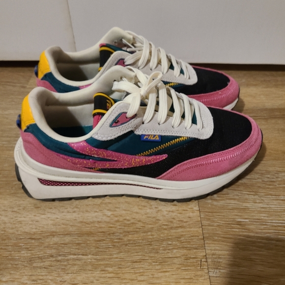 FIILA Sneakers - Picture 4 of 7